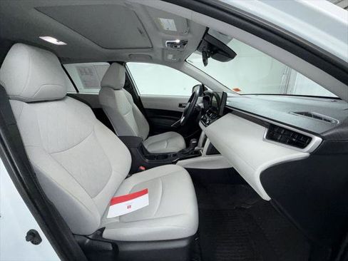 Certified 2025 Toyota Corolla Cross LE w/ Moonroof Package AWD/4WD image 9