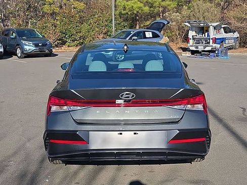 New 2026 Hyundai Elantra Limited image 17