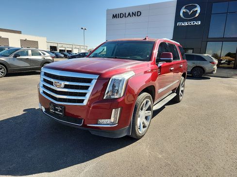 Used 2016 Cadillac Escalade Luxury image 3