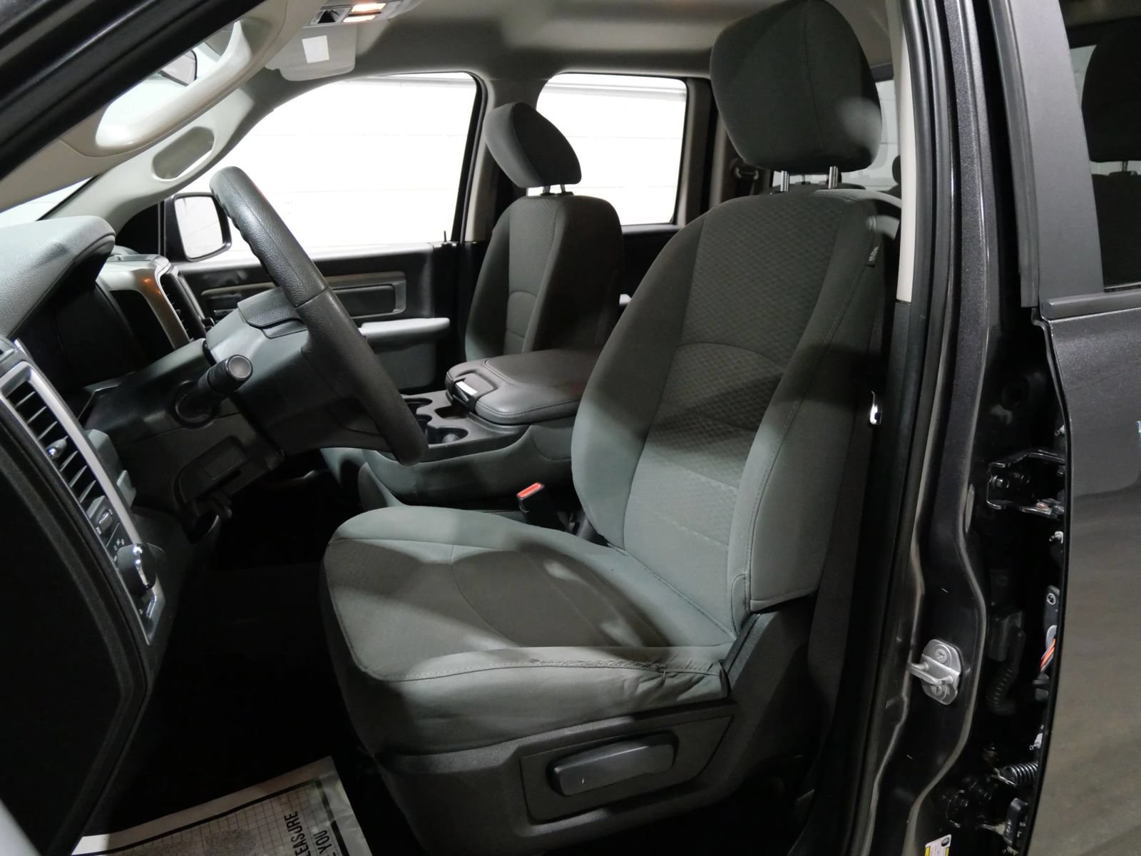 Used 2018 RAM 1500 Classic SLT AWD/4WD image 14
