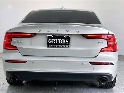 Used 2019 Volvo S60 T5 Momentum w/ Multimedia Package image 6