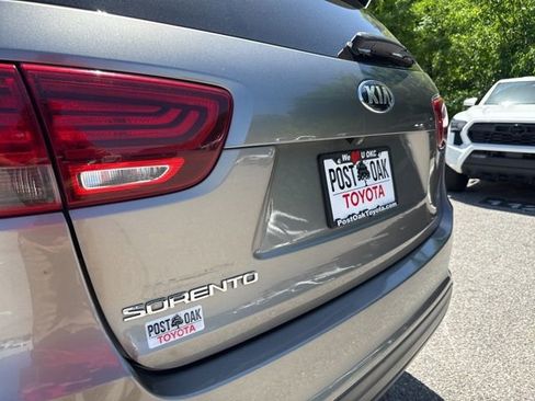 Used 2019 Kia Sorento FWD V6 image 6
