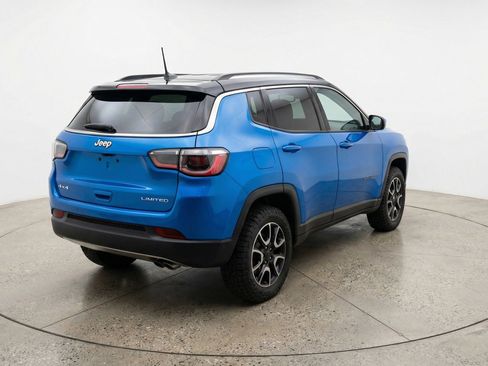 Used 2025 Jeep Compass Trailhawk AWD/4WD image 9