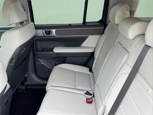 Used 2024 Hyundai Santa Fe Limited FWD image 10