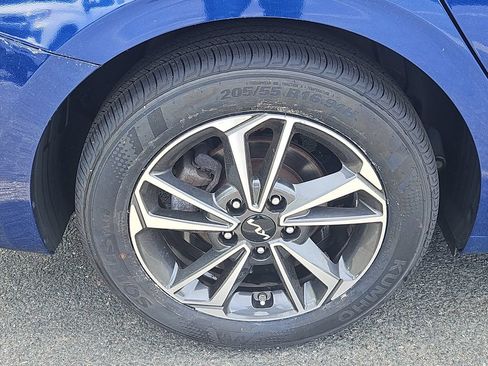 Certified 2023 Kia Forte LXS FWD image 9