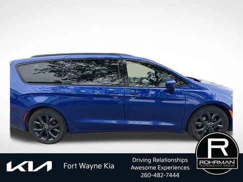 Used 2018 Chrysler Pacifica Touring-L Plus w/ Advanced Safetytec Group FWD image 7