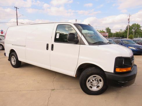 Used 2016 Chevrolet Express 3500 Extended image 3