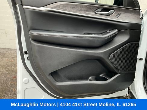 Used 2023 Jeep Grand Cherokee L Limited image 11