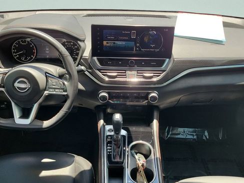 Used 2024 Nissan Altima 2.5 SR w/ SR Premium Package FWD image 13