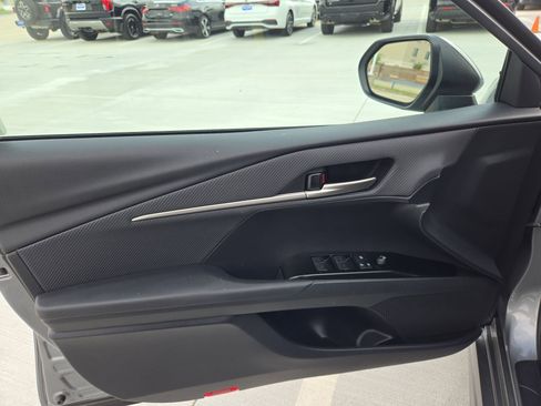 Used 2025 Toyota Camry SE w/ Convenience Package image 14