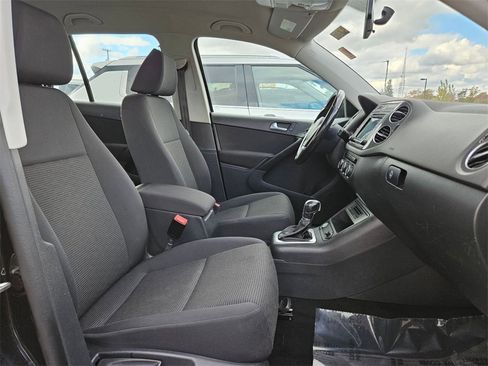 Used 2018 Volkswagen Tiguan Limited w/ Premium Package image 30