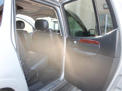 Used 2005 GMC Envoy XL SLT RWD image 23