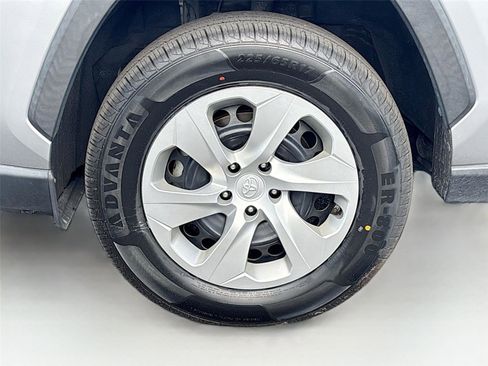 Used 2021 Toyota RAV4 LE image 32