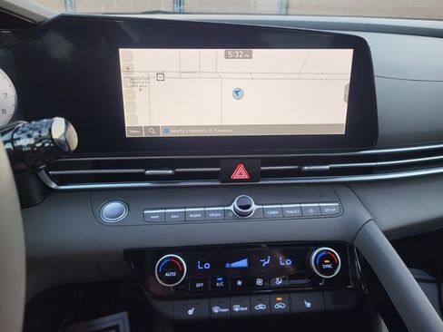 Used 2025 Hyundai Elantra SEL image 19