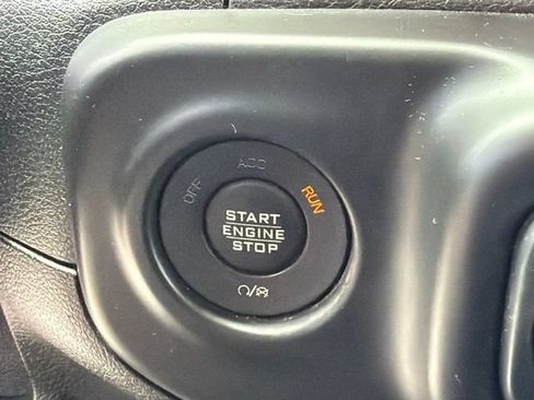 Used 2018 Jeep Wrangler Unlimited Rubicon w/ Dual Top Group AWD/4WD image 27