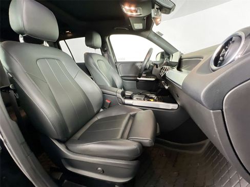 Used 2021 Mercedes-Benz GLB 250 4MATIC image 25