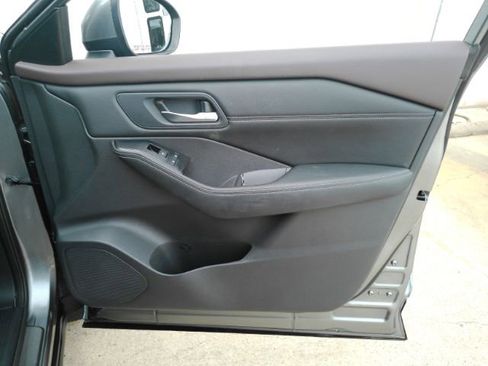 Used 2022 Nissan Rogue SV w/ SV Premium Package FWD image 22