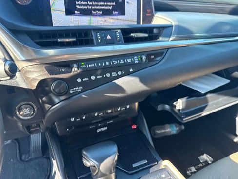 Used 2019 Lexus ES 350 Ultra Luxury w/ Accessory Package 2 FWD image 7