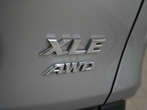 Used 2021 Toyota RAV4 XLE AWD/4WD image 17