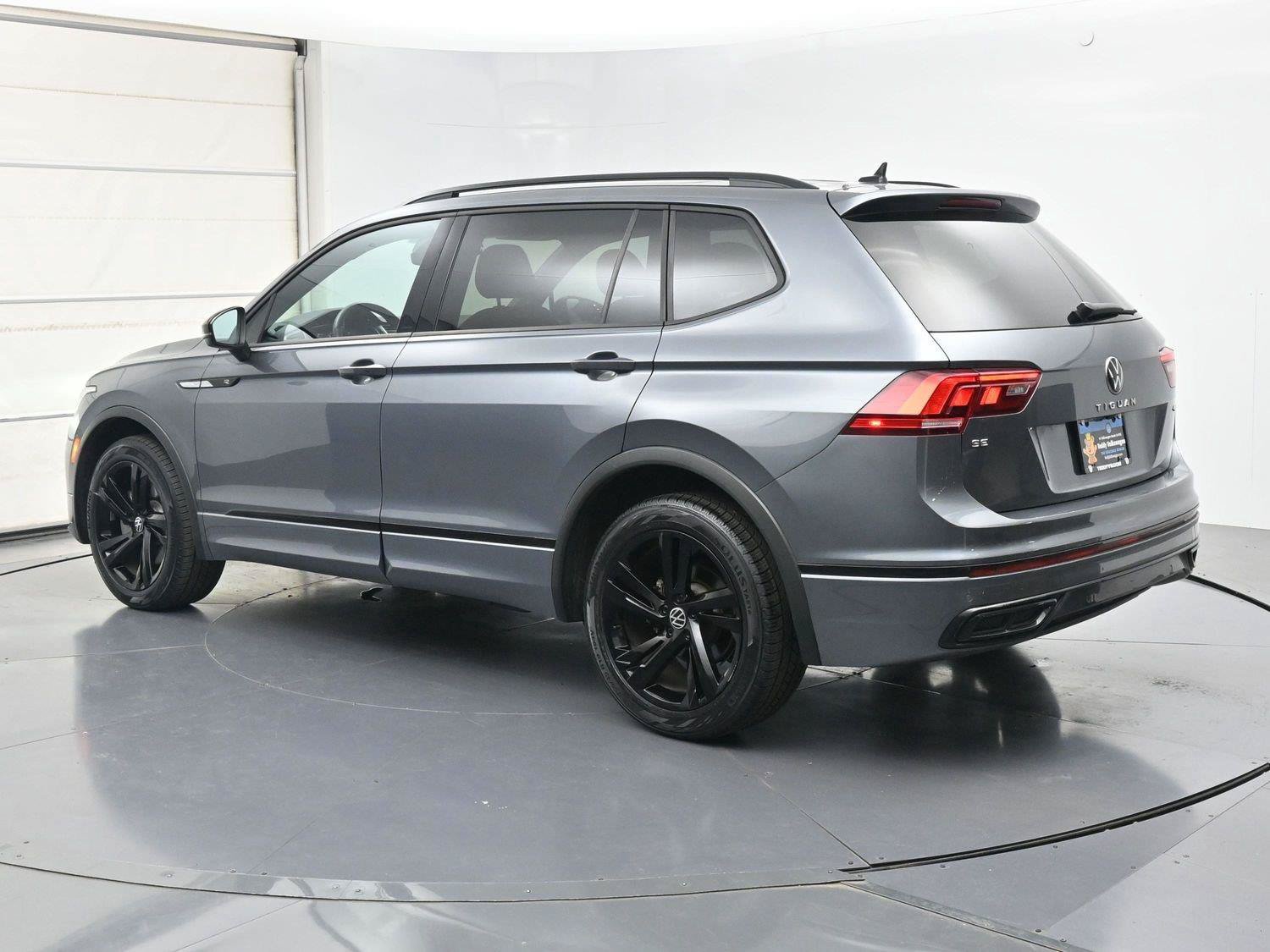 Certified 2023 Volkswagen Tiguan SE R-Line AWD/4WD image 23