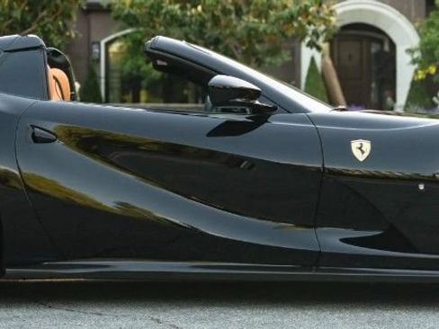 Used 2022 Ferrari 812 GTS RWD image 2