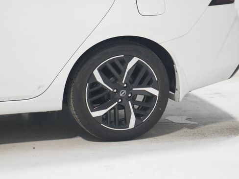 Used 2024 Nissan Versa SR w/ Electronics Package image 9