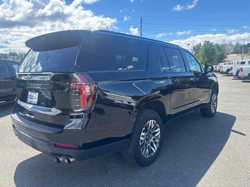 Used 2025 Chevrolet Suburban Z71 AWD/4WD image 5