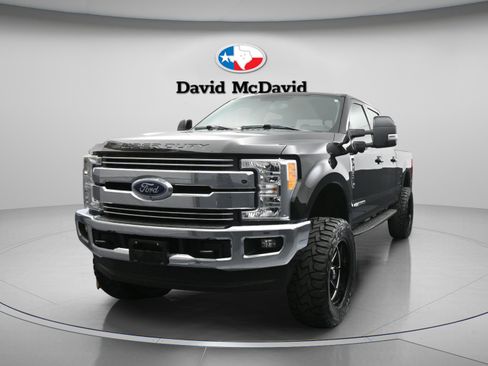 Used 2017 Ford F250 Lariat w/ Lariat Value Package AWD/4WD image 4