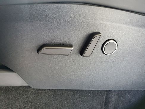 Used 2024 Tesla Model Y Performance AWD/4WD image 19