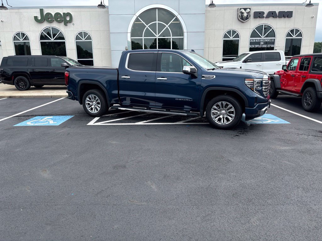 Used 2022 GMC Sierra 1500 Denali AWD/4WD image 2