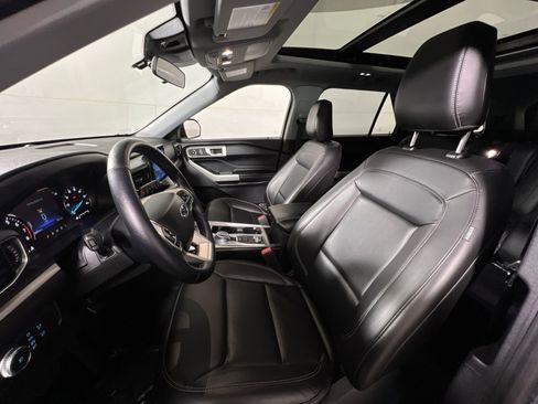 Used 2022 Ford Explorer XLT w/ Equipment Group 202A image 13