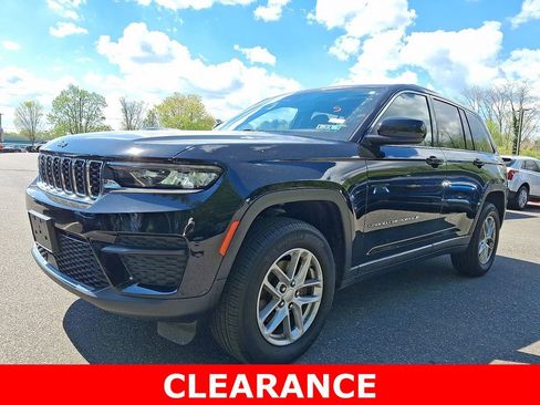 Used 2023 Jeep Grand Cherokee Laredo w/ Trailer Tow Prep Group (B) AWD/4WD image 3