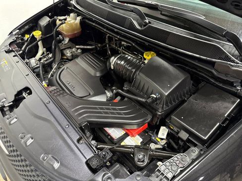 Used 2022 Chrysler Voyager LX image 38