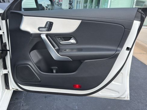 Used 2025 Mercedes-Benz CLA 250 4MATIC image 30