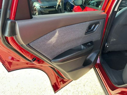 Used 2021 Nissan Rogue S AWD/4WD image 17