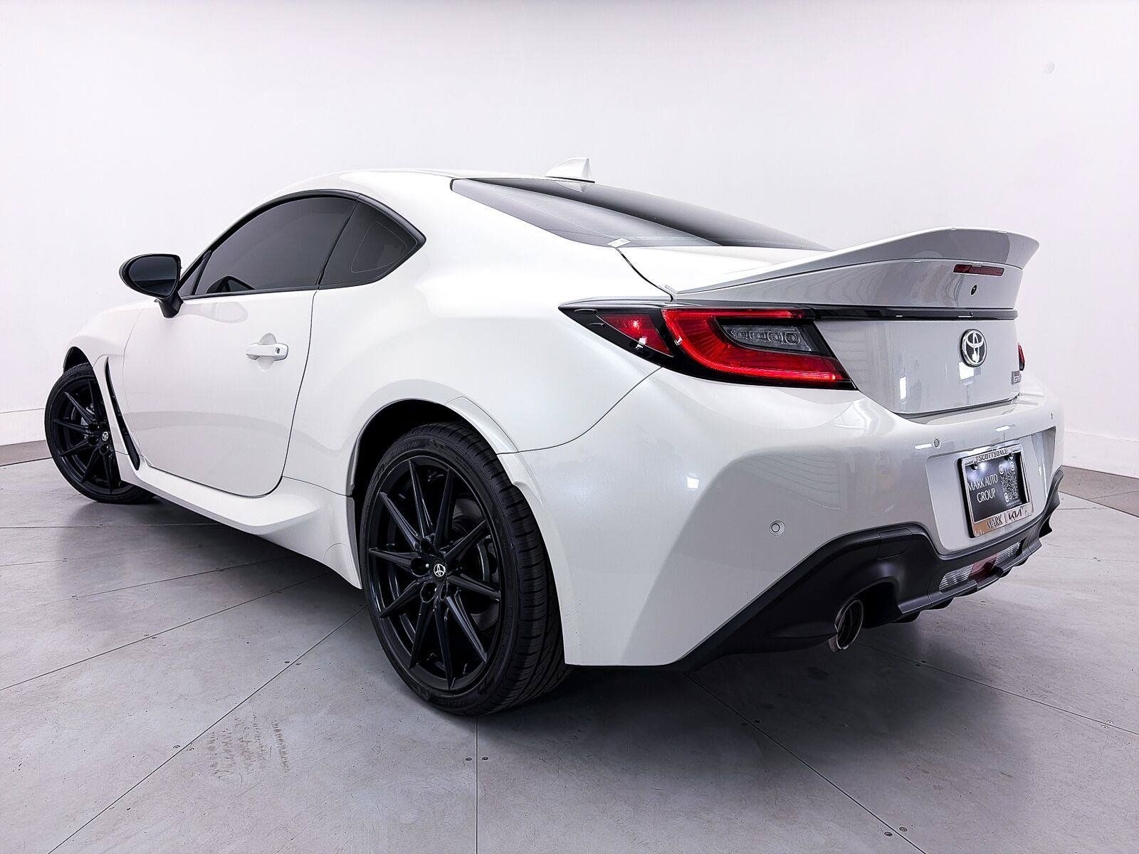 Used 2024 Toyota GR86 Premium RWD image 2