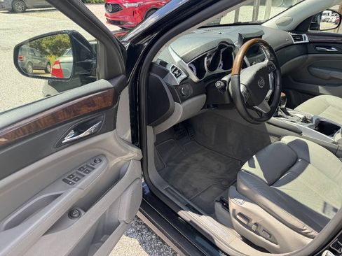 Used 2011 Cadillac SRX Luxury AWD/4WD image 12