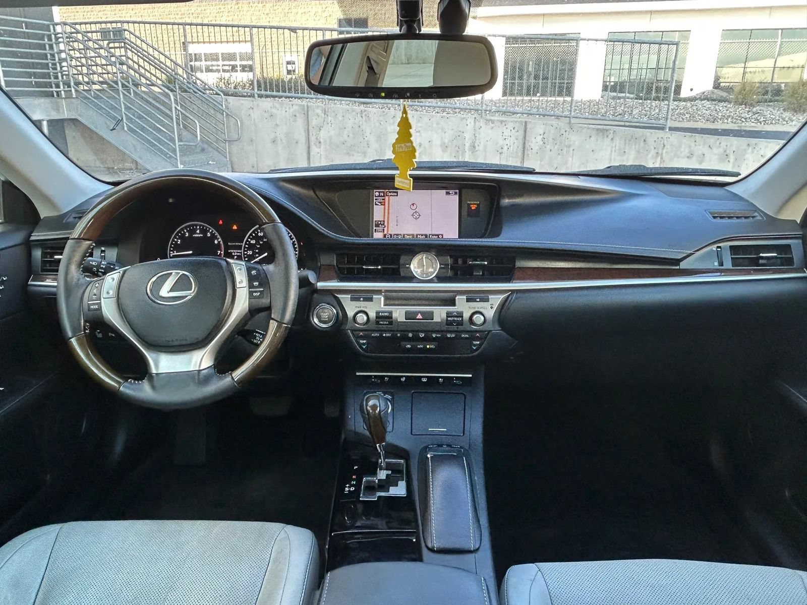 Used 2015 Lexus ES 350 w/ Luxury Package FWD image 14