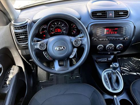 Used 2015 Kia Soul + image 6