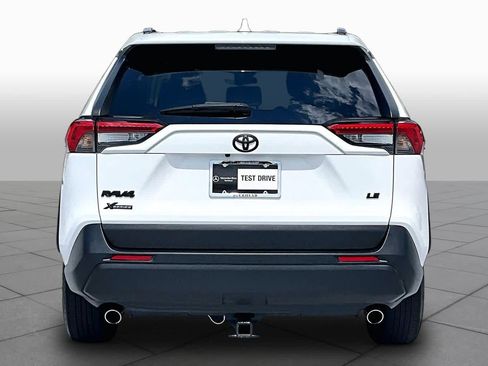 Used 2021 Toyota RAV4 LE FWD image 5