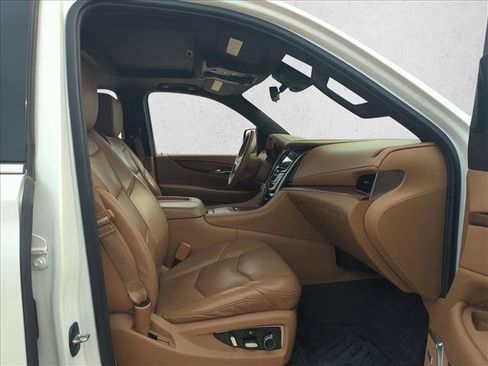 Used 2017 Cadillac Escalade Platinum image 19