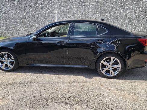 Used 2010 Lexus IS 250 w/ Preferred Accessory Package RWD image 10