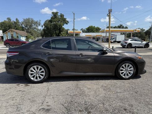 Used 2018 Toyota Camry LE FWD image 8