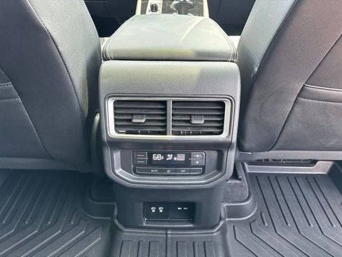 Used 2025 Volkswagen Atlas SE AWD/4WD image 27