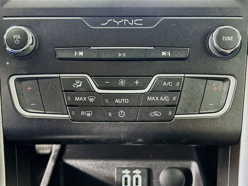 Used 2019 Ford Fusion SE w/ Equipment Group 151A image 23