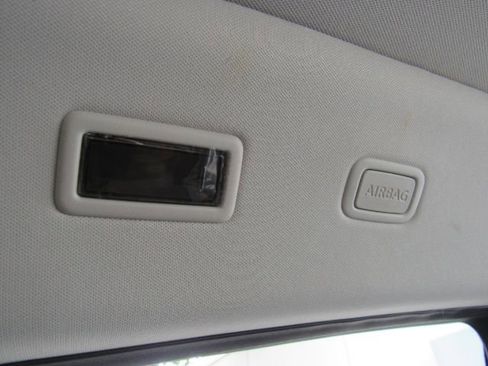 Used 2022 Jaguar E-PACE SE image 32