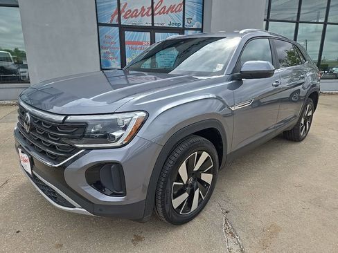 Used 2024 Volkswagen Atlas Cross Sport SE AWD/4WD image 2