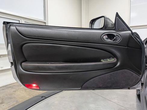 Used 2001 Jaguar XKR Convertible image 21
