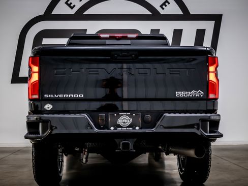 Used 2025 Chevrolet Silverado 2500 High Country w/ High Country Premium Package image 10