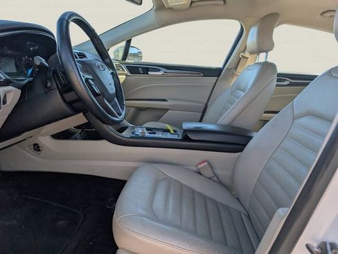 Used 2017 Ford Fusion SE image 11